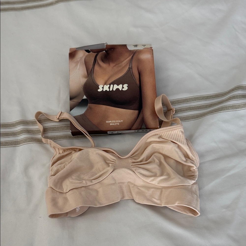 SKIMS Seamless Sculpt Bralette in Light Nude